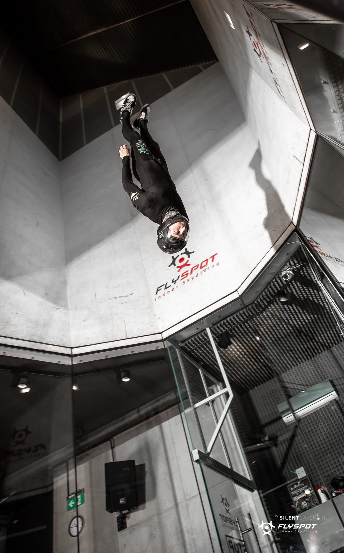 Mason Corby and Keith Grealy training head down at Flyspot, Warsaw