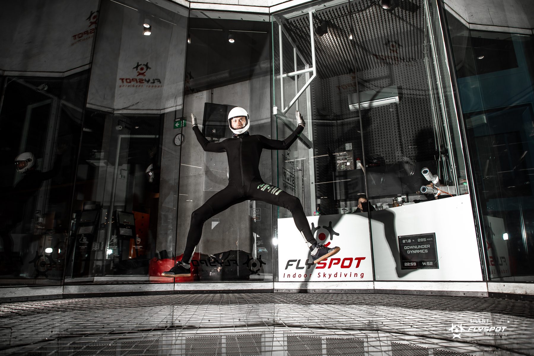 Mason Corby and Keith Grealy training head down at Flyspot, Warsaw