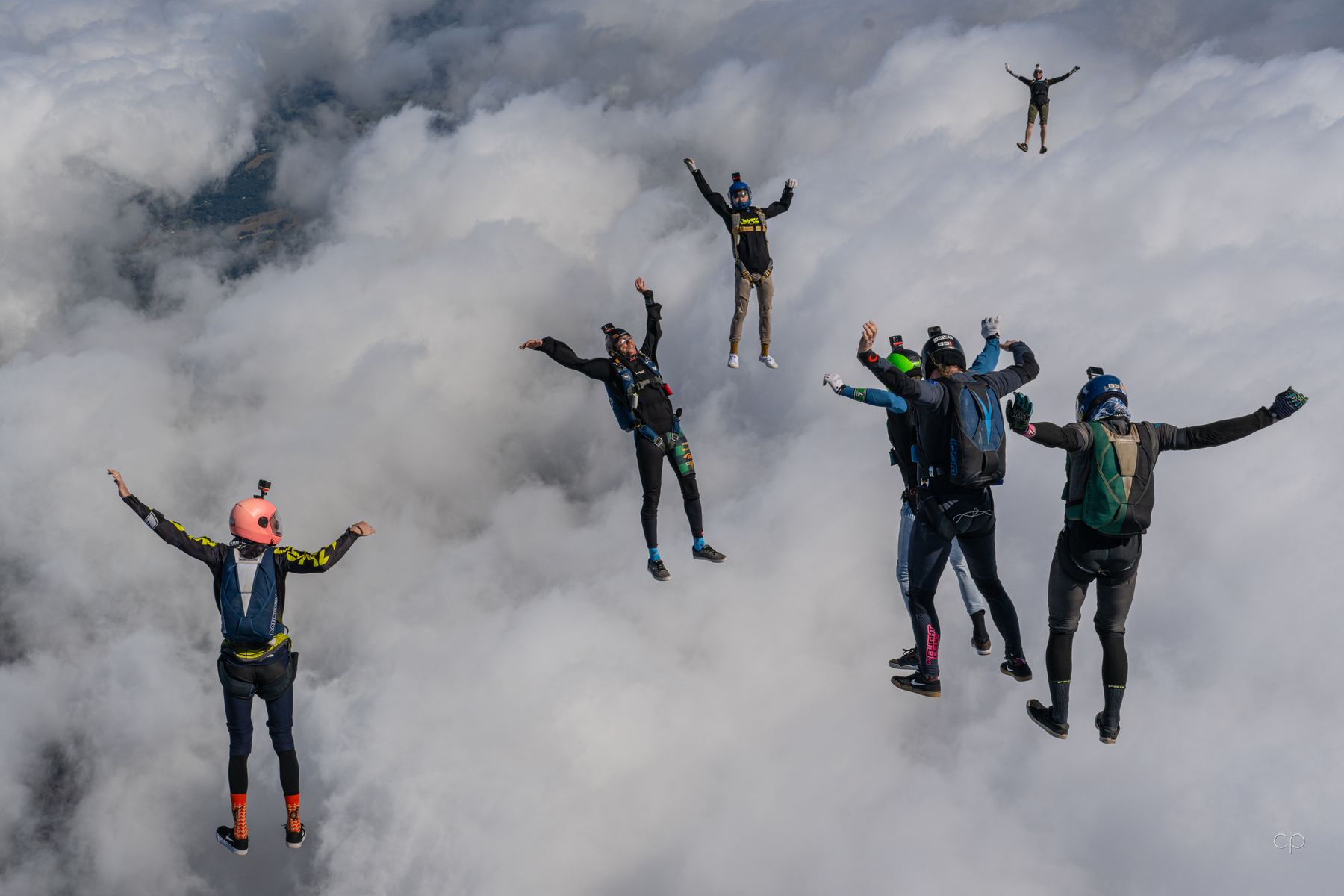 A big group in freefall at Foot Fetish #4
